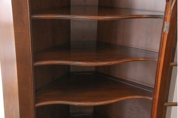 中古　アメリカ　Stickley(スティックレー、スティックレイ)　マホガニー材　照明付き!　高級感漂うコーナーキャビネット(飾り棚、収納棚)(R-049704)