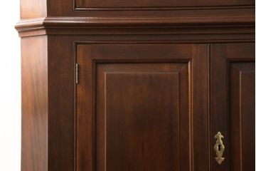 中古　アメリカ　Stickley(スティックレー、スティックレイ)　マホガニー材　照明付き!　高級感漂うコーナーキャビネット(飾り棚、収納棚)(R-049704)