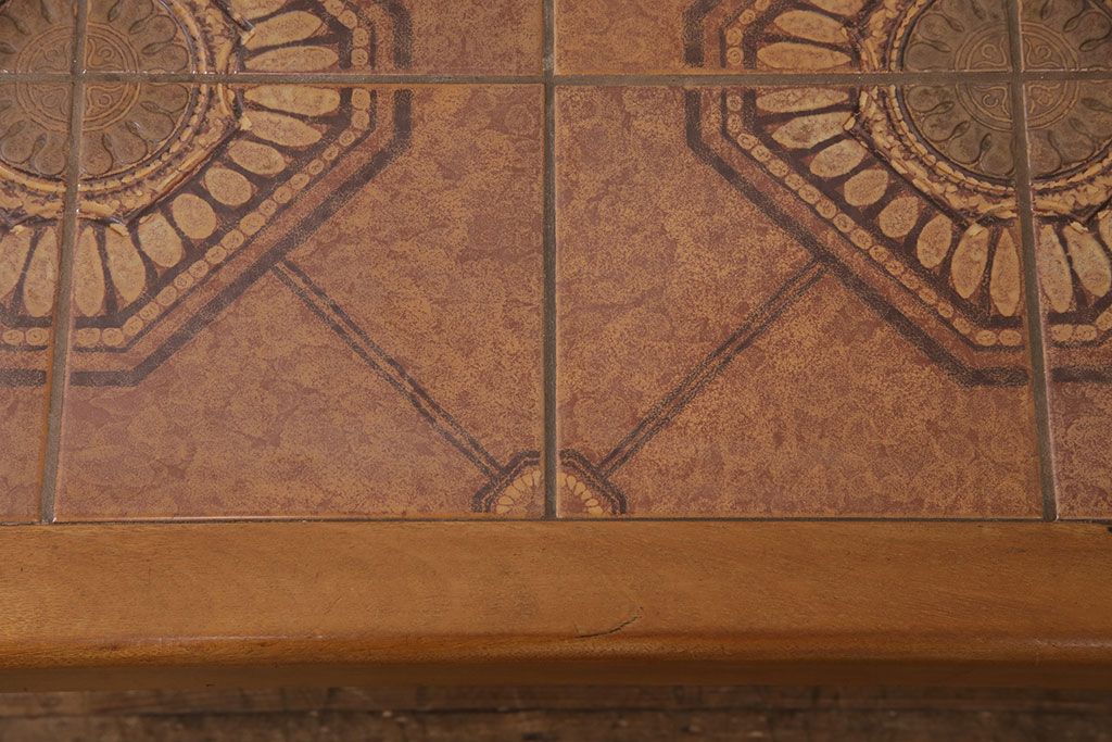 北欧ビンテージ　個性が光るタイルトップがお洒落なコーヒーテーブル(センターテーブル、カフェテーブル、リビングテーブル、ヴィンテージ)(R-049707)