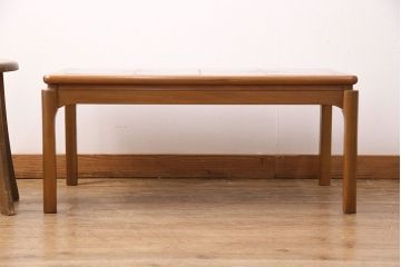 北欧ビンテージ　個性が光るタイルトップがお洒落なコーヒーテーブル(センターテーブル、カフェテーブル、リビングテーブル、ヴィンテージ)(R-049707)