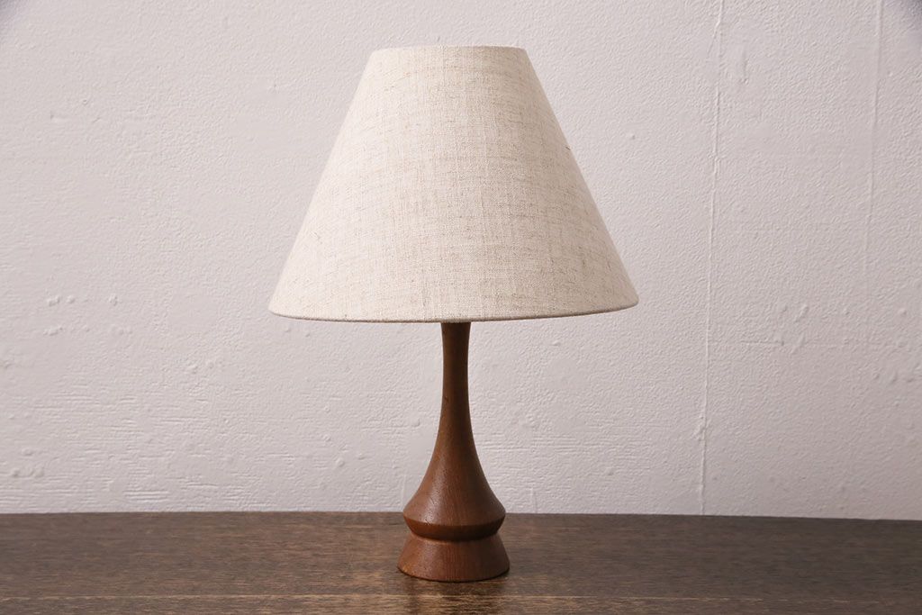 ヴィンテージ照明　北欧ビンテージ　デンマーク　シンプルでナチュラルな佇まいが魅力のデスクライト(卓上照明、スタンドライト、シェード)(R-049708)