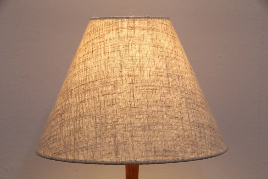 ヴィンテージ照明　北欧ビンテージ　デンマーク　シンプルでナチュラルな佇まいが魅力のデスクライト(卓上照明、スタンドライト、シェード)(R-049708)