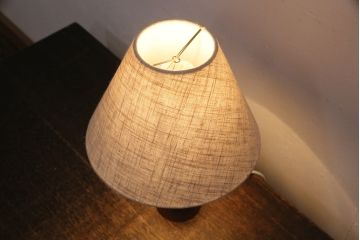 ヴィンテージ照明　北欧ビンテージ　デンマーク　シンプルでナチュラルな佇まいが魅力のデスクライト(卓上照明、スタンドライト、シェード)(R-049708)