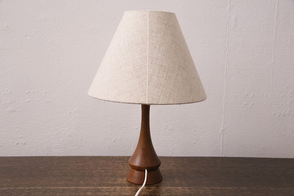 ヴィンテージ照明　北欧ビンテージ　デンマーク　シンプルでナチュラルな佇まいが魅力のデスクライト(卓上照明、スタンドライト、シェード)(R-049708)
