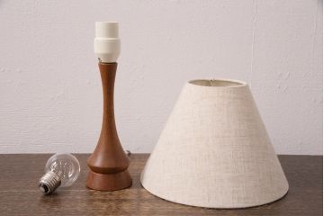 ヴィンテージ照明　北欧ビンテージ　デンマーク　シンプルでナチュラルな佇まいが魅力のデスクライト(卓上照明、スタンドライト、シェード)(R-049708)