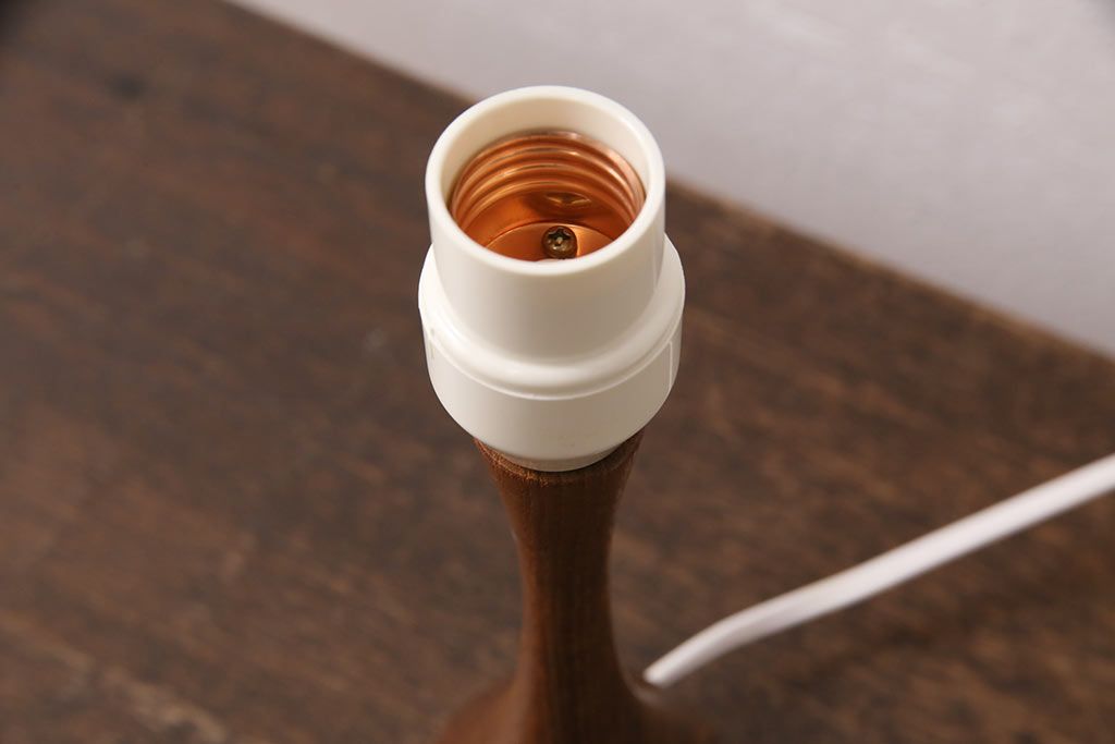 ヴィンテージ照明　北欧ビンテージ　デンマーク　シンプルでナチュラルな佇まいが魅力のデスクライト(卓上照明、スタンドライト、シェード)(R-049708)