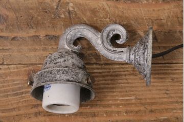 アンティーク照明　シャービーな風合いがお洒落な雰囲気を高める壁掛け照明(ウォールランプ、壁付け照明)(R-049709)