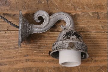 アンティーク照明　シャービーな風合いがお洒落な雰囲気を高める壁掛け照明(ウォールランプ、壁付け照明)(R-049709)