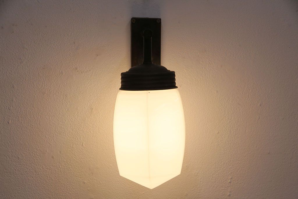 アンティーク照明　梅の透かしが和の風情漂うウォールランプ(壁掛け照明、壁付け照明)(R-049711)