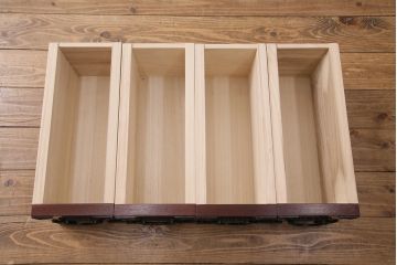 新古　未使用展示品　美品　吉野民芸　伝統美が独特の存在感を漂わせるケヤキ材製階段箪笥(和タンス、収納棚)(R-049716)