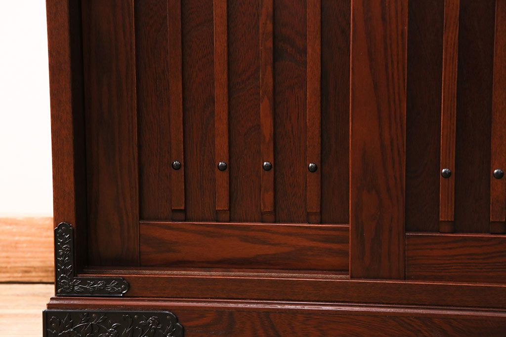 新古　未使用展示品　美品　吉野民芸　伝統美が独特の存在感を漂わせるケヤキ材製階段箪笥(和タンス、収納棚)(R-049716)