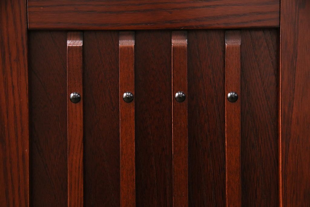 新古　未使用展示品　美品　吉野民芸　伝統美が独特の存在感を漂わせるケヤキ材製階段箪笥(和タンス、収納棚)(R-049716)