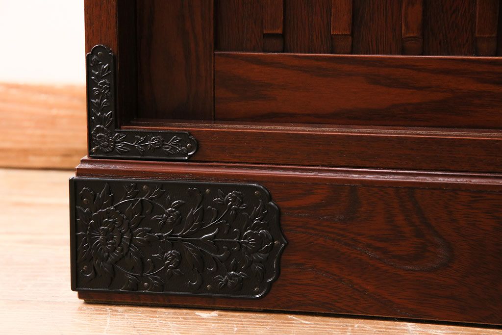 新古　未使用展示品　美品　吉野民芸　伝統美が独特の存在感を漂わせるケヤキ材製階段箪笥(和タンス、収納棚)(R-049716)