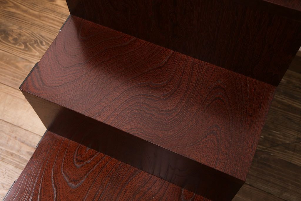 新古　未使用展示品　美品　吉野民芸　伝統美が独特の存在感を漂わせるケヤキ材製階段箪笥(和タンス、収納棚)(R-049716)