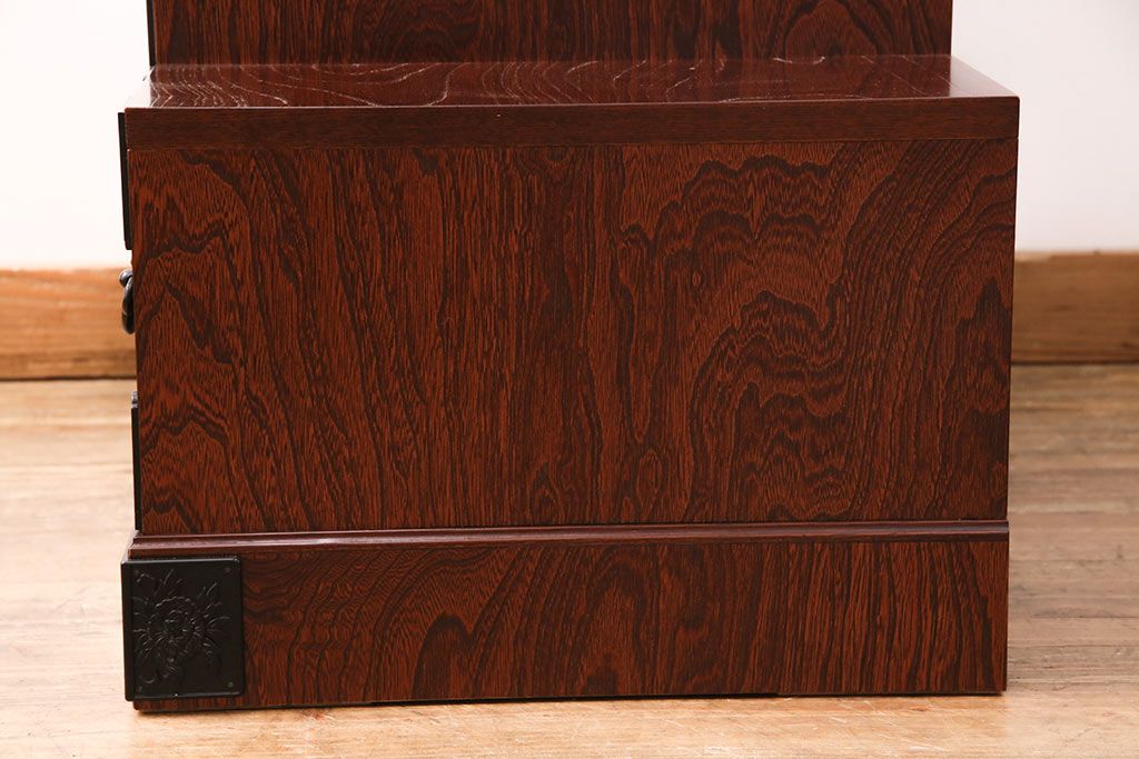 新古　未使用展示品　美品　吉野民芸　伝統美が独特の存在感を漂わせるケヤキ材製階段箪笥(和タンス、収納棚)(R-049716)