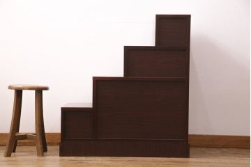 新古　未使用展示品　美品　吉野民芸　伝統美が独特の存在感を漂わせるケヤキ材製階段箪笥(和タンス、収納棚)(R-049716)