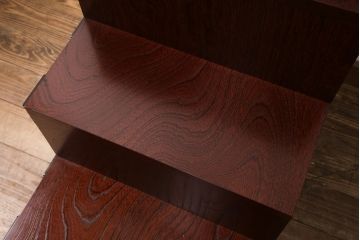 美品　展示未使用品　吉野民芸　伝統美が独特の存在感を漂わせるケヤキ材製階段箪笥(和タンス、収納棚)(R-049716)