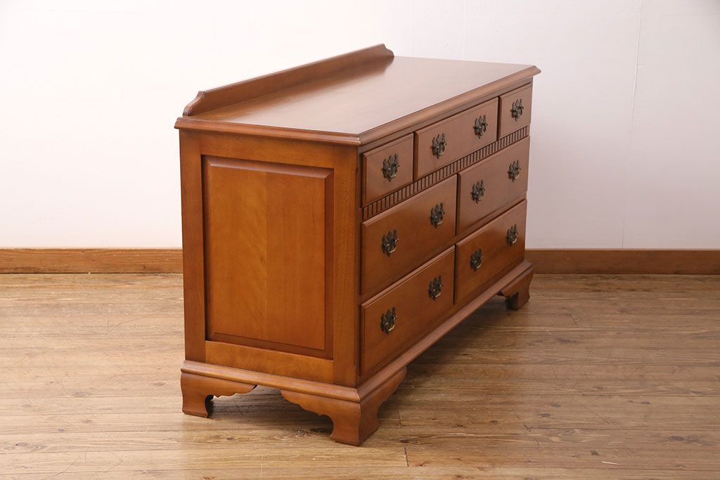 中古　横浜ダニエル(daniel)　アーリーアメリカン　A-104横長整理タンス　気品漂う洗練されたデザインが魅力的なチェスト(定価約50万円)(引き出し、サイドボード)(R-049718)