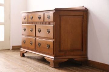 中古　横浜ダニエル(daniel)　アーリーアメリカン　A-104横長整理タンス　気品漂う洗練されたデザインが魅力的なチェスト(定価約50万円)(引き出し、サイドボード)(R-049718)