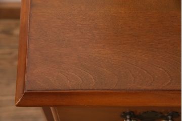 中古　横浜ダニエル(daniel)　アーリーアメリカン　A-104横長整理タンス　気品漂う洗練されたデザインが魅力的なチェスト(定価約50万円)(引き出し、サイドボード)(R-049718)