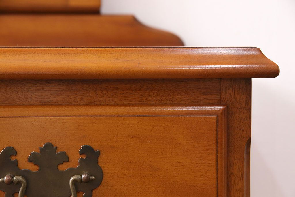 中古　横浜ダニエル(daniel)　アーリーアメリカン　A-104横長整理タンス　気品漂う洗練されたデザインが魅力的なチェスト(定価約50万円)(引き出し、サイドボード)(R-049718)