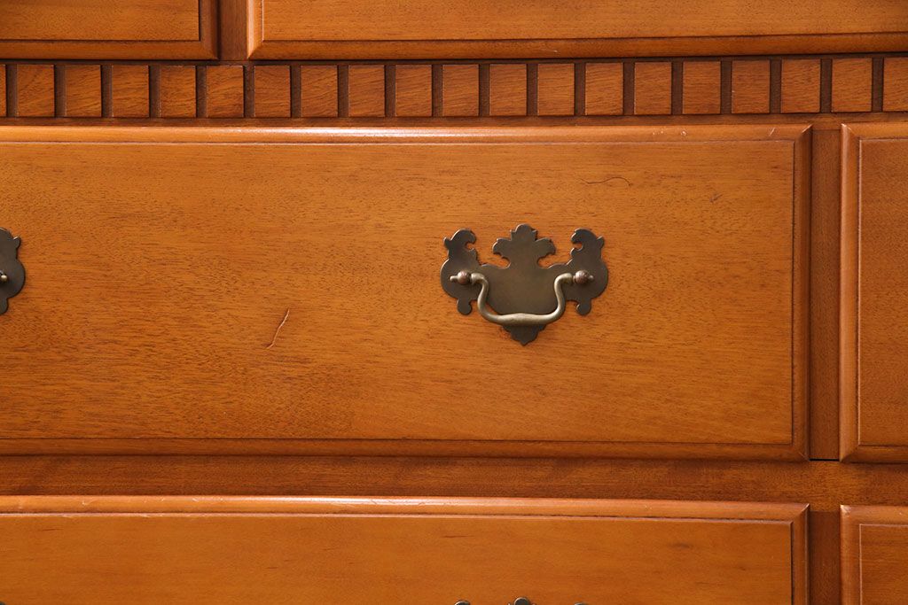 中古　横浜ダニエル(daniel)　アーリーアメリカン　A-104横長整理タンス　気品漂う洗練されたデザインが魅力的なチェスト(定価約50万円)(引き出し、サイドボード)(R-049718)