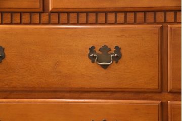 中古　横浜ダニエル(daniel)　アーリーアメリカン　A-104横長整理タンス　気品漂う洗練されたデザインが魅力的なチェスト(定価約50万円)(引き出し、サイドボード)(R-049718)