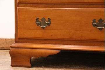 中古　横浜ダニエル(daniel)　アーリーアメリカン　A-104横長整理タンス　気品漂う洗練されたデザインが魅力的なチェスト(定価約50万円)(引き出し、サイドボード)(R-049718)