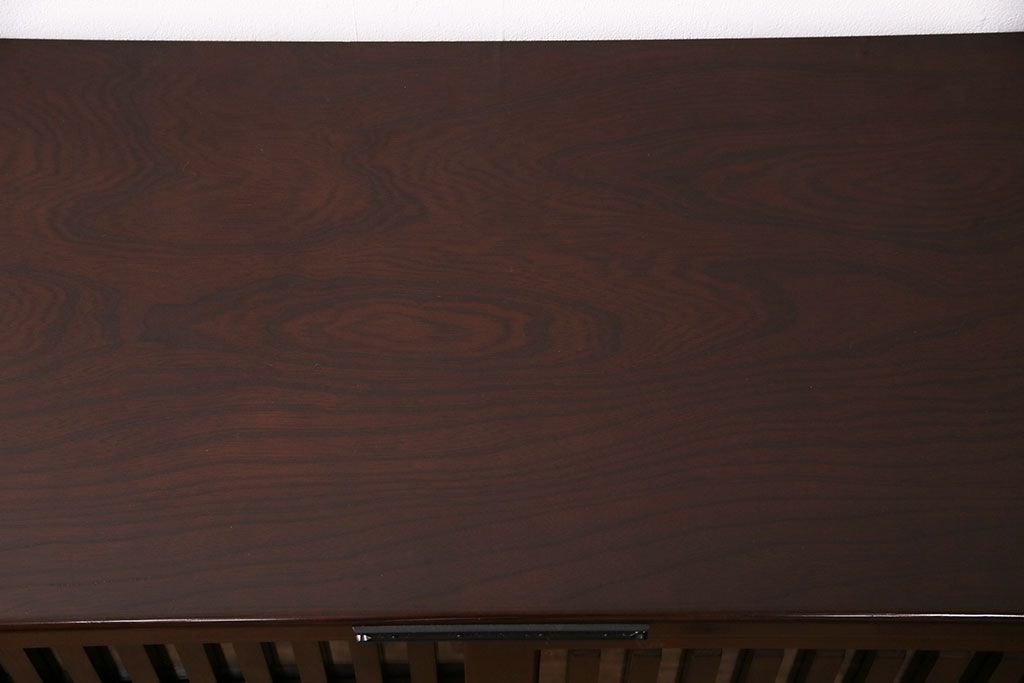 美品　展示　未使用品　堂々とした佇まいが存在感抜群の民芸箪笥サイドボード(収納棚、戸棚、テレビ台)(R-049720)