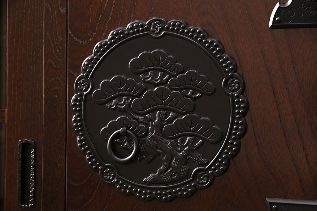 美品　展示　未使用品　堂々とした佇まいが存在感抜群の民芸箪笥サイドボード(収納棚、戸棚、テレビ台)(R-049720)