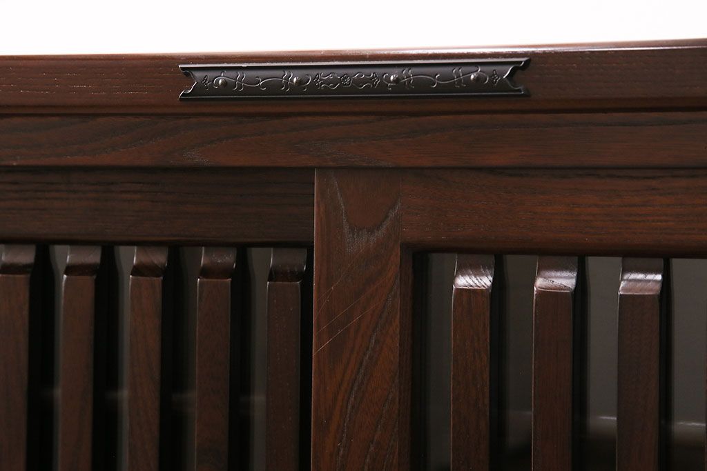 美品　展示　未使用品　堂々とした佇まいが存在感抜群の民芸箪笥サイドボード(収納棚、戸棚、テレビ台)(R-049720)