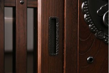 美品　展示　未使用品　堂々とした佇まいが存在感抜群の民芸箪笥サイドボード(収納棚、戸棚、テレビ台)(R-049720)