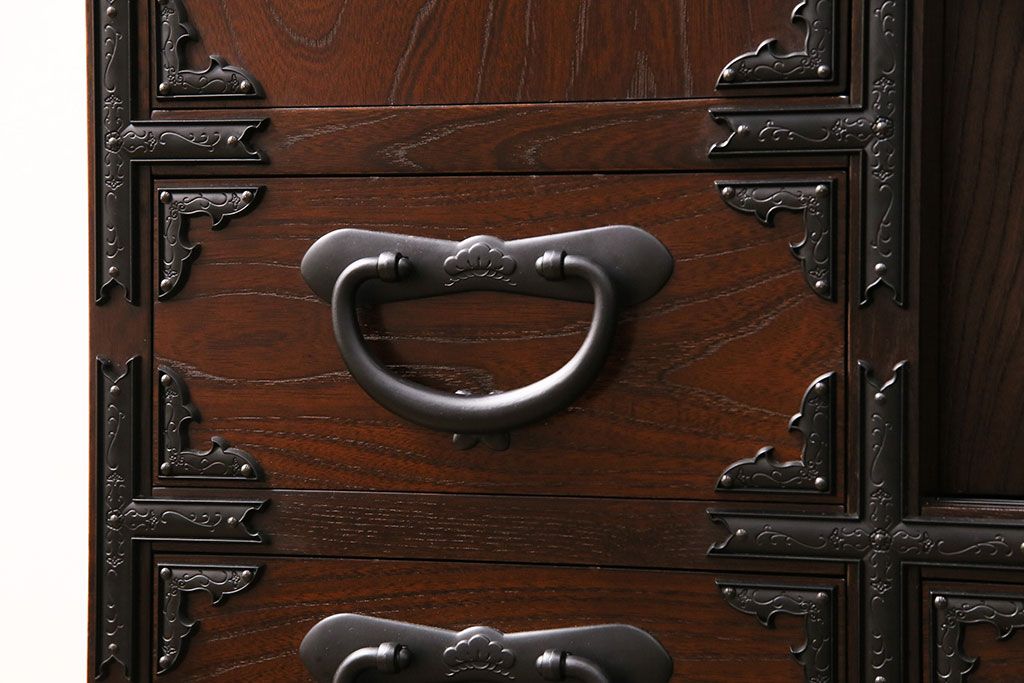 美品　展示　未使用品　堂々とした佇まいが存在感抜群の民芸箪笥サイドボード(収納棚、戸棚、テレビ台)(R-049720)