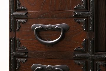 美品　展示　未使用品　堂々とした佇まいが存在感抜群の民芸箪笥サイドボード(収納棚、戸棚、テレビ台)(R-049720)