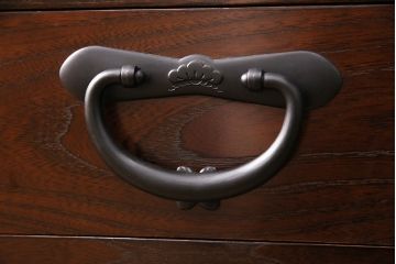 美品　展示　未使用品　堂々とした佇まいが存在感抜群の民芸箪笥サイドボード(収納棚、戸棚、テレビ台)(R-049720)