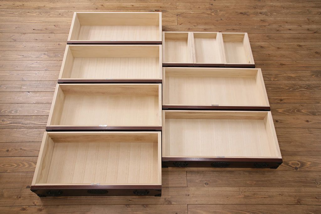 中古　展示未使用品　吉野民芸家具　ケヤキ材　杢目が目を引く、和の趣あふれる衣装箪笥(収納タンス、引き出し、チェスト)(R-049722)