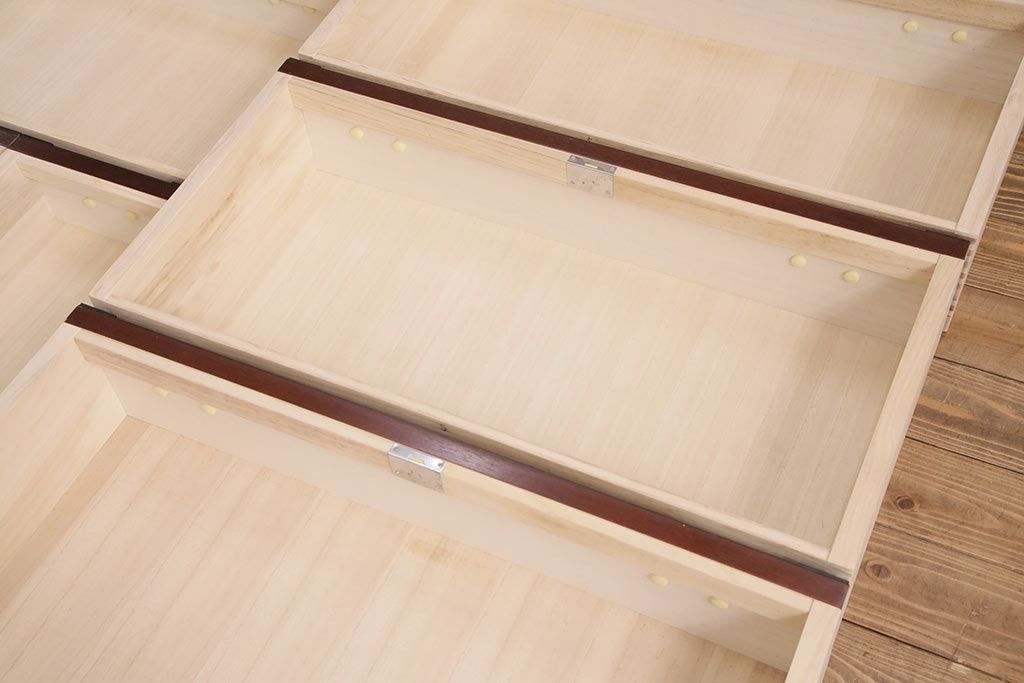 中古　展示未使用品　吉野民芸家具　ケヤキ材　杢目が目を引く、和の趣あふれる衣装箪笥(収納タンス、引き出し、チェスト)(R-049722)