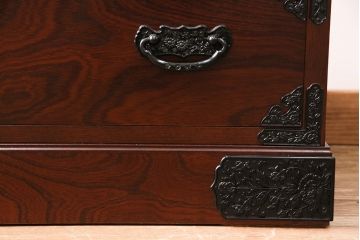 中古　展示未使用品　吉野民芸家具　ケヤキ材　杢目が目を引く、和の趣あふれる衣装箪笥(収納タンス、引き出し、チェスト)(R-049722)