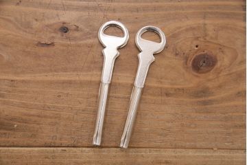 中古　展示未使用品　吉野民芸家具　ケヤキ材　杢目が目を引く、和の趣あふれる衣装箪笥(収納タンス、引き出し、チェスト)(R-049722)