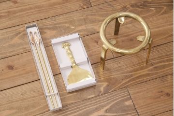 ヴィンテージ雑貨　美品　昭和中期　唐木材　赤みがかった落ち着きある色合いが高級感漂う関西火鉢(長火鉢、囲炉裏、手あぶり、ビンテージ)(R-049724)
