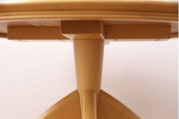 中古　滑らかな木肌が魅力のテーブル、チェア2脚セット(CONDE HOUSE、カンディハウス)(コーヒーテーブル、サイドテーブル、ラウンドテーブル、ダイニングチェア)(R-049726)