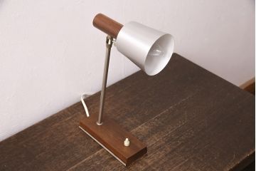 ヴィンテージ照明　北欧ビンテージ　デンマーク　メンズライクな空間づくりに活躍するデスクライト(卓上照明、スタンドライト、シェード)(R-049730)