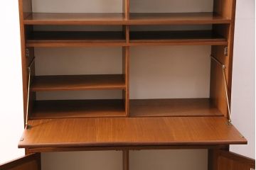 ヴィンテージ家具　イギリス　チーク材　木目の美しさとスタイリッシュなデザインが魅力のビューローキャビネット(ライティングビューロー、収納棚、戸棚、ビンテージ)(R-049734)