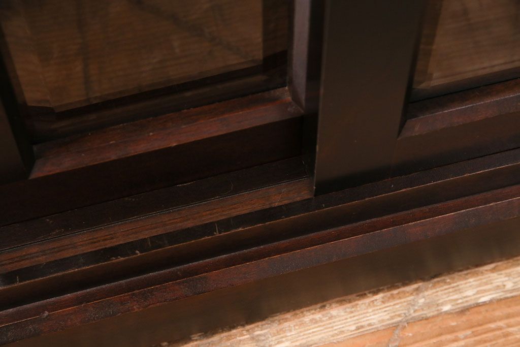 中古　美品　北海道民芸家具　HM135　クラシカルな雰囲気が魅力!落ち着きのある空間づくりにおすすめのサイドボード(キャビネット、収納棚、リビングボード)(R-049737)