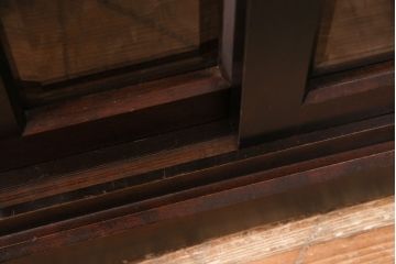 中古　美品　北海道民芸家具　HM135　クラシカルな雰囲気が魅力!落ち着きのある空間づくりにおすすめのサイドボード(キャビネット、収納棚、リビングボード)(R-049737)