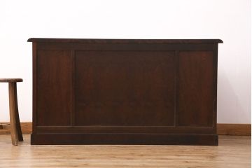 中古　美品　北海道民芸家具　HM135　クラシカルな雰囲気が魅力!落ち着きのある空間づくりにおすすめのサイドボード(キャビネット、収納棚、リビングボード)(R-049737)