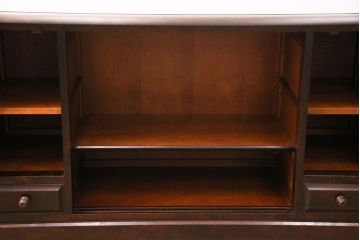 中古　美品　北海道民芸家具　HM135　クラシカルな雰囲気が魅力!落ち着きのある空間づくりにおすすめのサイドボード(キャビネット、収納棚、リビングボード)(R-049737)