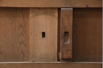 アンティーク建具　明治期　ヒノキ材　細かな格子がおしゃれな蔵戸(きつね格子、狐格子、格子入り蔵戸、引き戸、玄関戸、格子戸、マス目、升目)(R-049747)