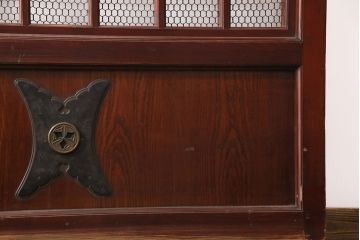 アンティーク建具　明治期　ヒノキ材　細かな格子がおしゃれな蔵戸(きつね格子、狐格子、格子入り蔵戸、引き戸、玄関戸、格子戸、マス目、升目)(R-049747)