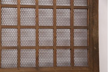 アンティーク建具　明治期　ヒノキ材　細かな格子がおしゃれな蔵戸(きつね格子、狐格子、格子入り蔵戸、引き戸、玄関戸、格子戸、マス目、升目)(R-049747)